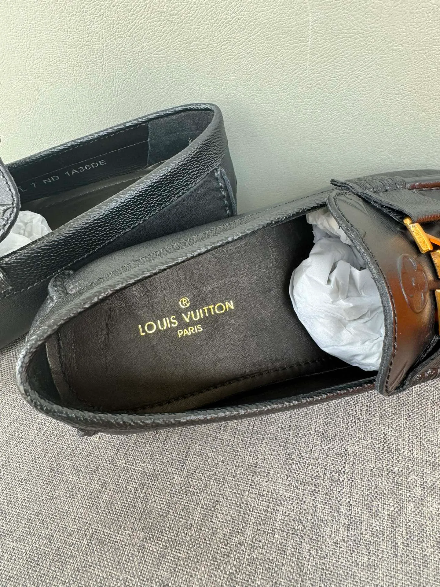 Batch 740💰[strong][strong][strong] Original order quality. New models in counters are synchronized. New models in LV Louis Vuitton counters. Purely handmade men's driving shoes. Doudou shoes. Slip-on shoes. Lazy shoes. Exquisite hand-stitching. The workmanship details are comparable to those in the counters. Italian imported embossed cowhide. Water-dyed cowhide lining. Sweat-absorbent and anti-odor. Black. 39-44 in large quantities in stock (38, 45 custom-made)